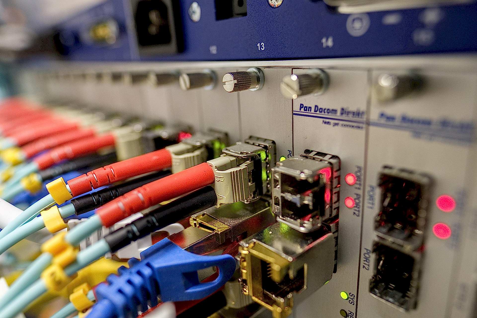 fiber optic 4393369 1920